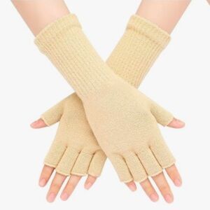 🆕Cream/Tan Fingerless Gloves